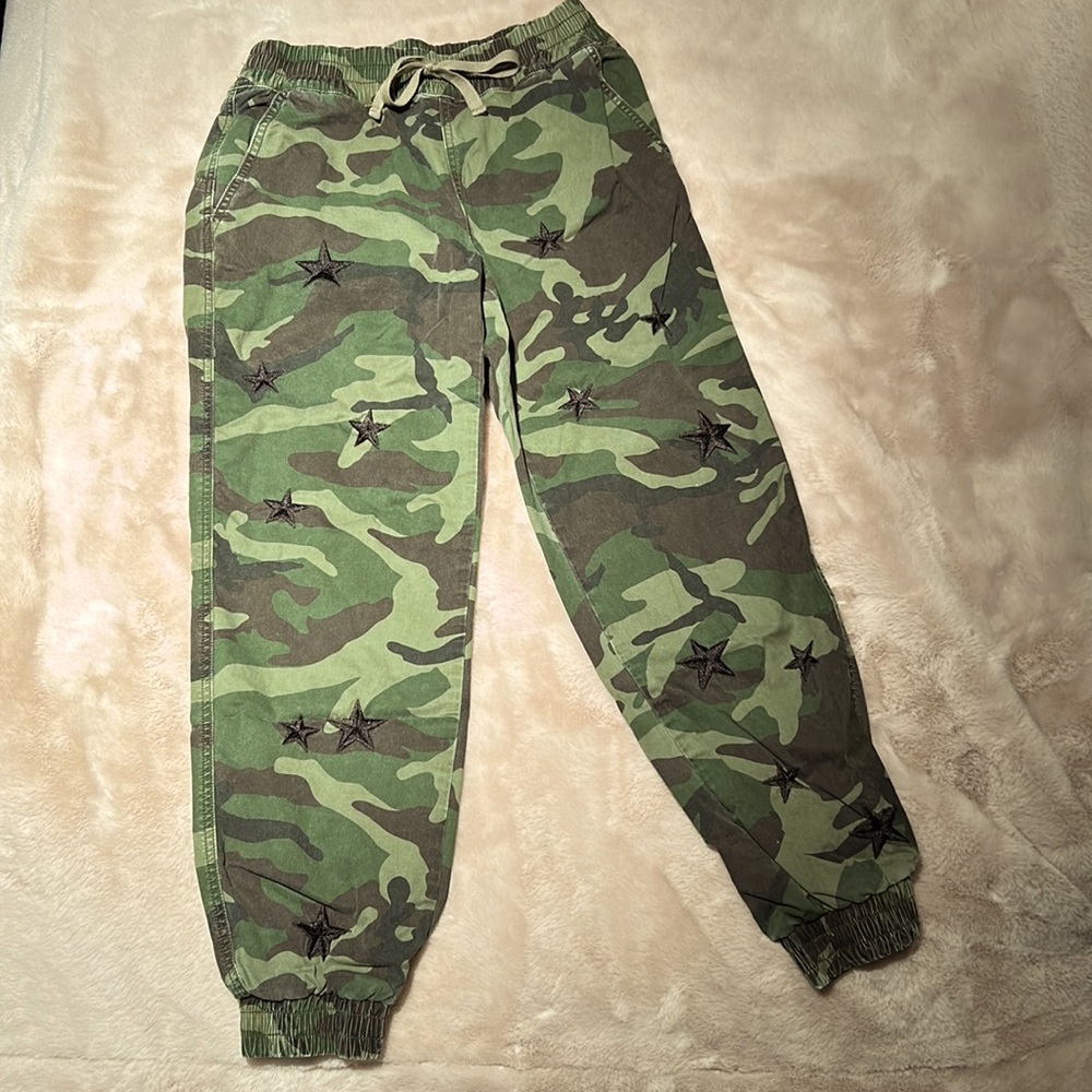 Women’s Driftwood Camo joggers